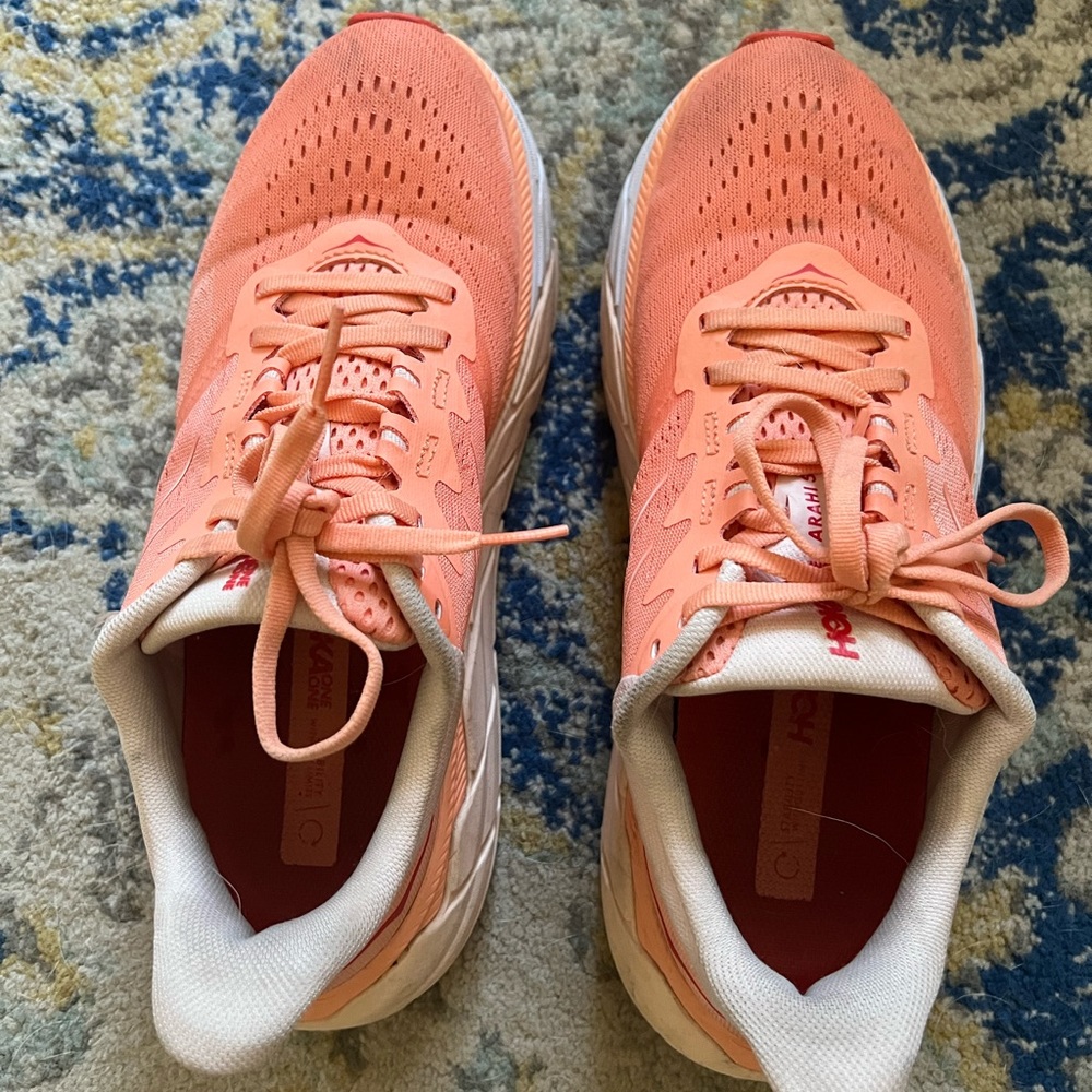 Hoka Arahi 5 - Size 9 Women’s